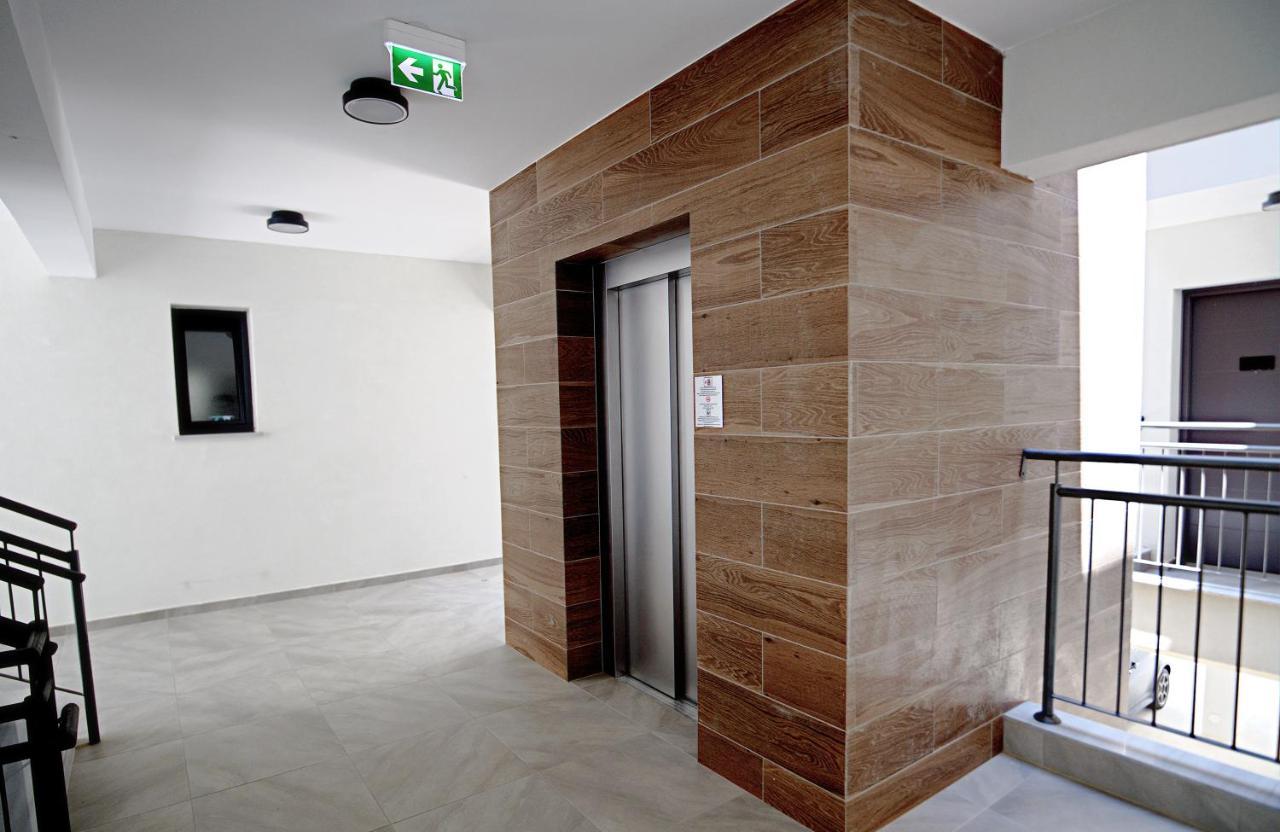 Golden Tree Apartment Paralimni Exterior photo