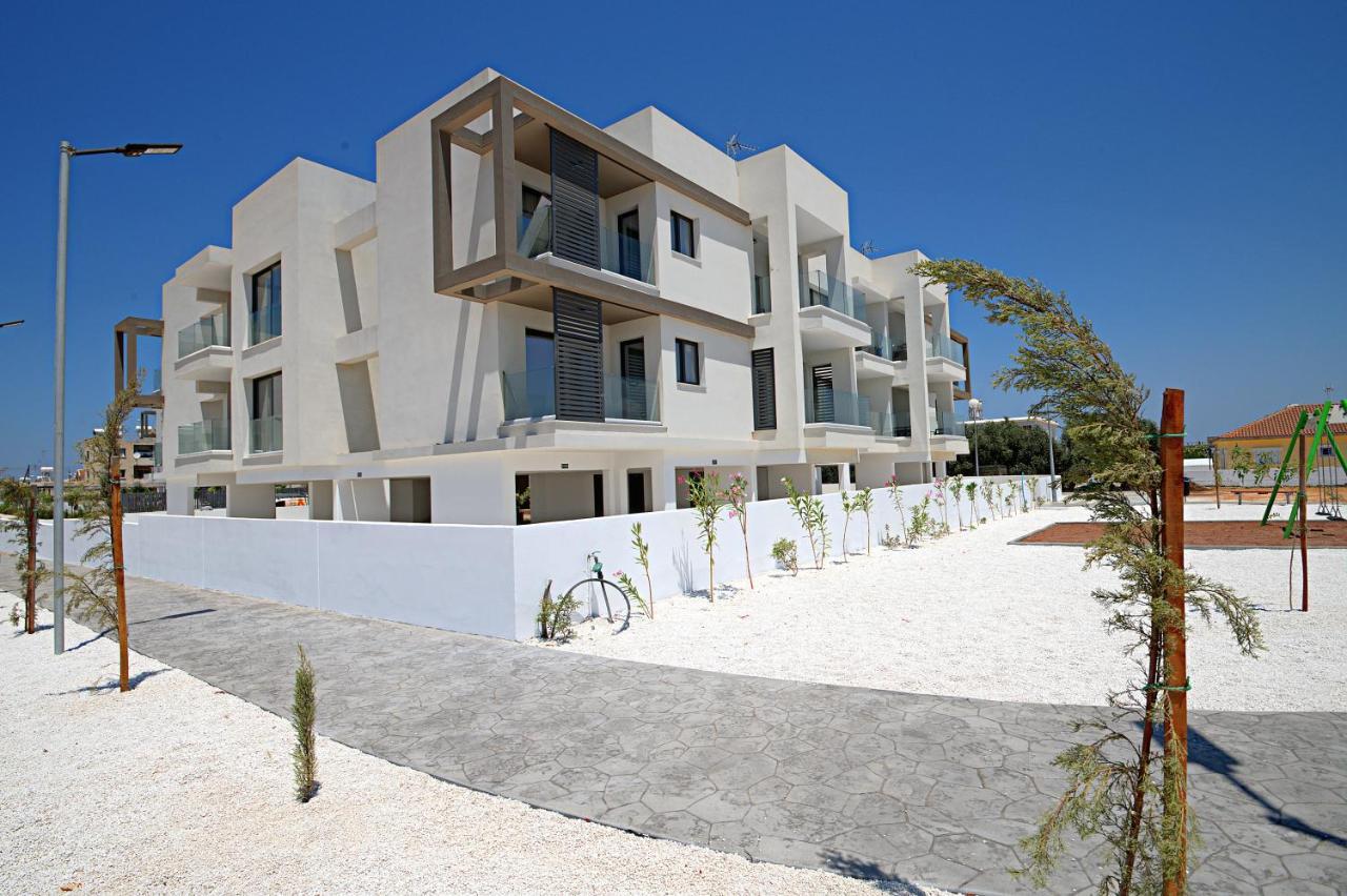 Golden Tree Apartment Paralimni Exterior photo