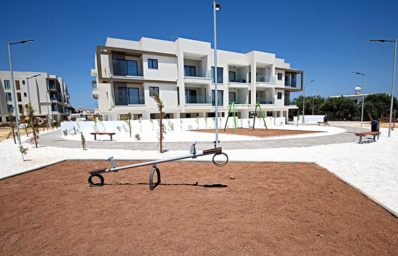 Golden Tree Apartment Paralimni Exterior photo