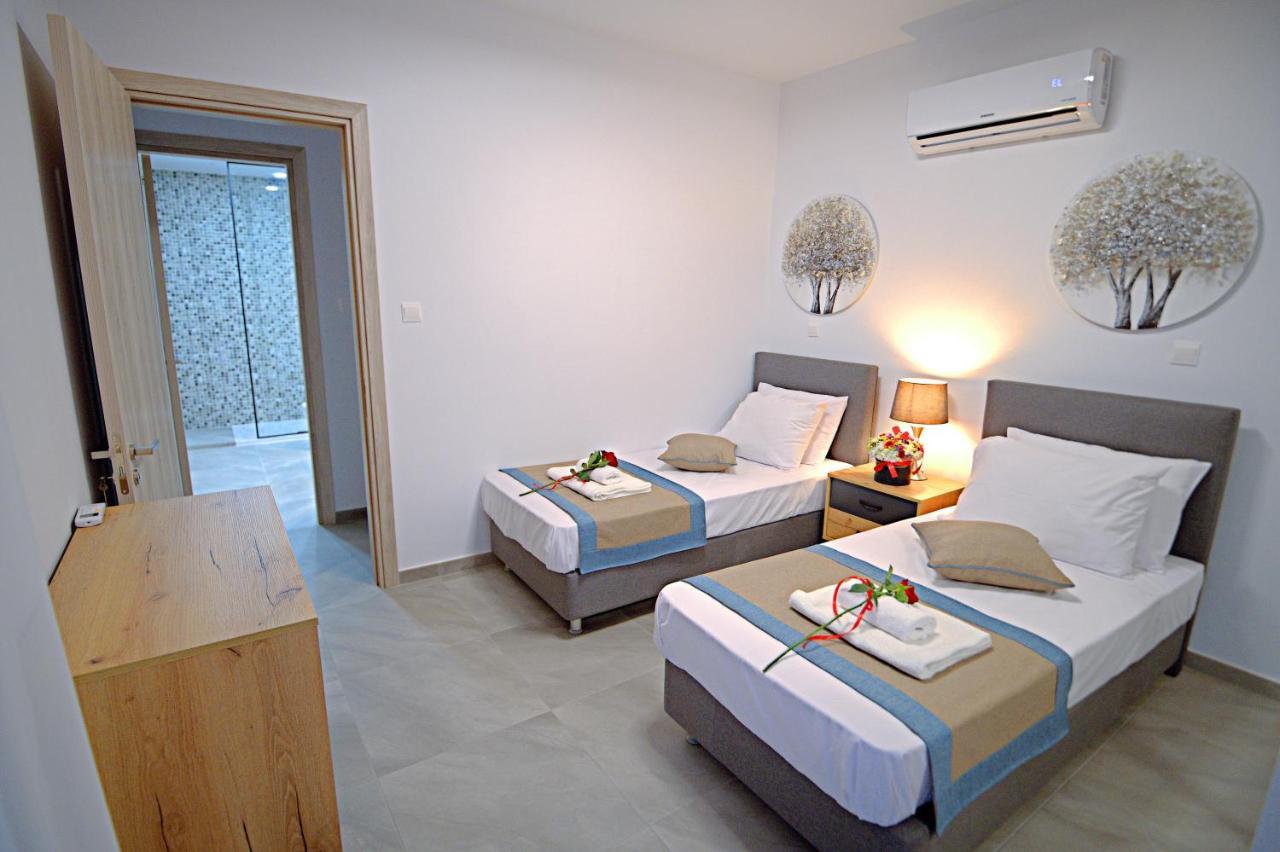 Golden Tree Apartment Paralimni Exterior photo