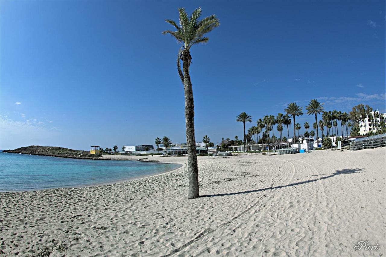 Golden Tree Apartment Paralimni Exterior photo