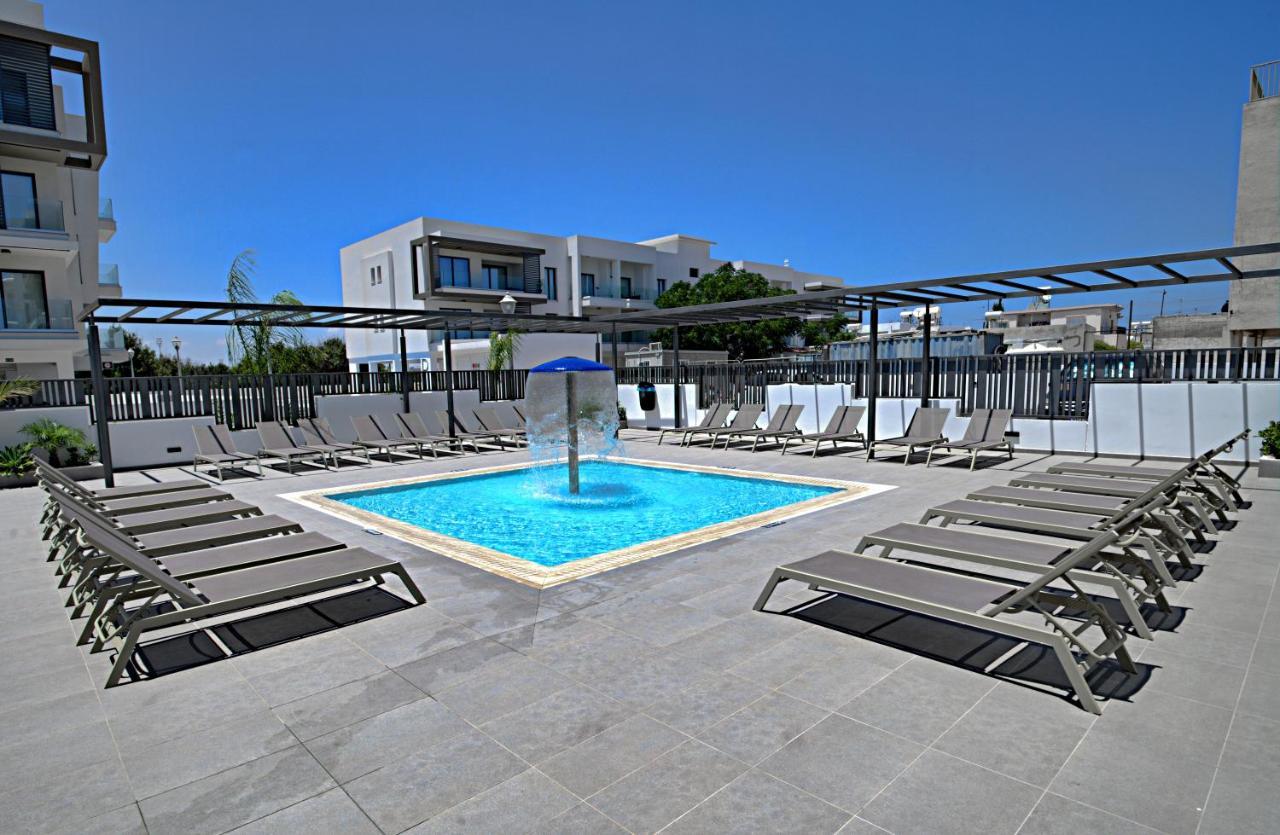 Golden Tree Apartment Paralimni Exterior photo