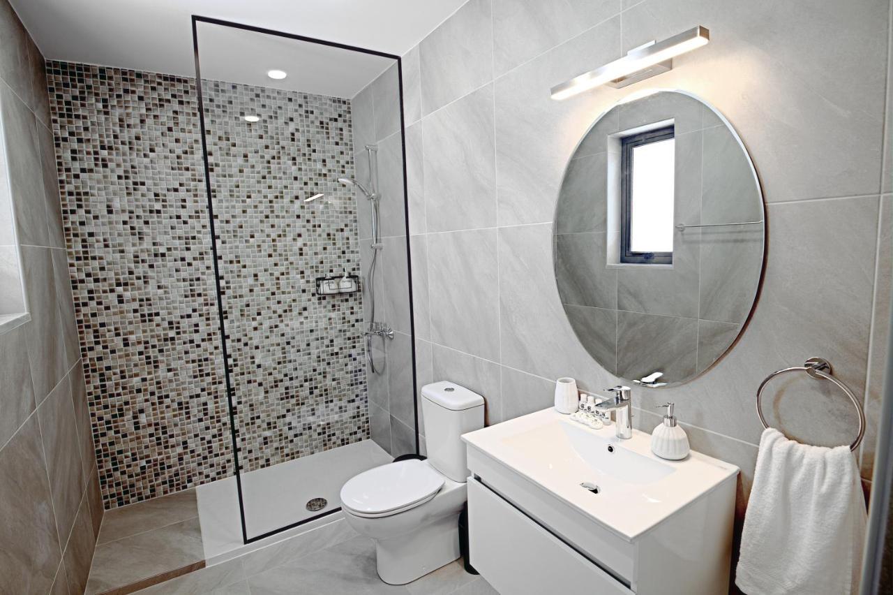 Golden Tree Apartment Paralimni Exterior photo