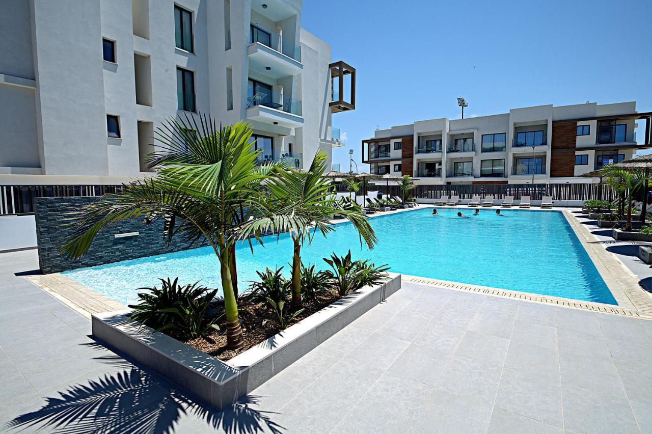 Golden Tree Apartment Paralimni Exterior photo
