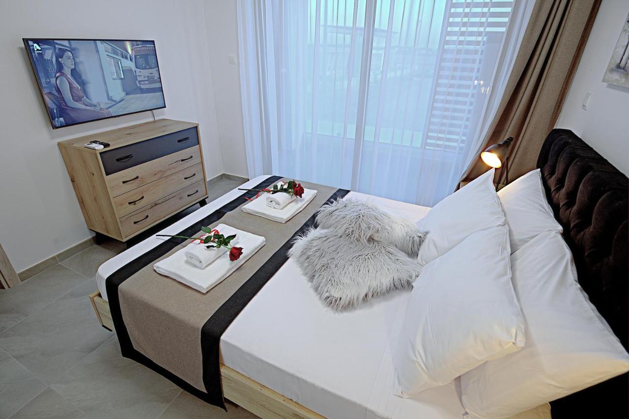 Golden Tree Apartment Paralimni Exterior photo